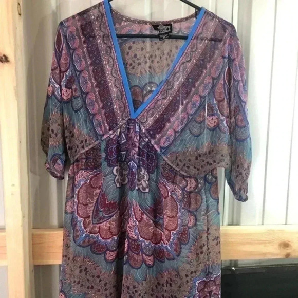 Angie‎ brand light weight sheer top size medium - Picture 1 of 5
